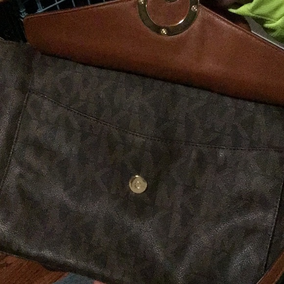 Beautiful like new condition Michael Kors Satchel - Picture 9 of 12